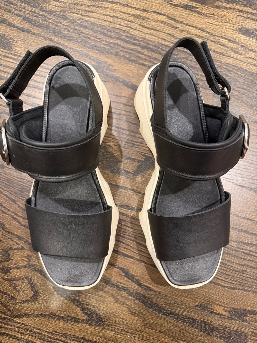SOREL Kinetic women’s sandals. NEW